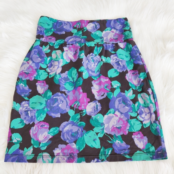 Aritzia Dresses & Skirts - Talula floral cotton mini skirt